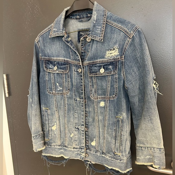 Abercrombie & Fitch S oversized Distressed trucker Denim Jacket excellent condit - Picture 2 of 14
